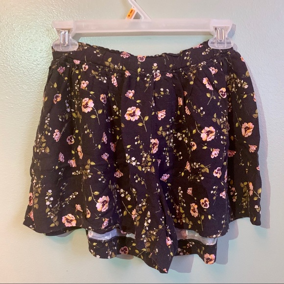 H&M Floral Shorts - Picture 3 of 4